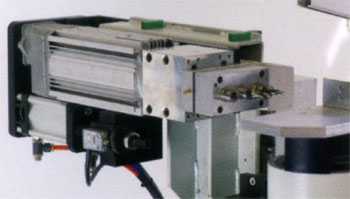 Двухсторонний автоматический торцовочный станок Модель ULTRA + 45 с сверлильными устройствами, поворот голов (+90° - 0 - 45°) – двойной наклон пил 